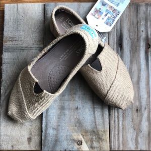 Toms Women’s size 5, tan burlap, NWT